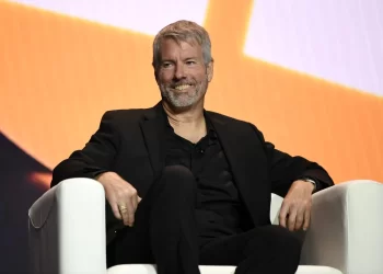 Buy the dip: MicroStrategy compra mais 11.931 Bitcoins por US$ 786 milhões