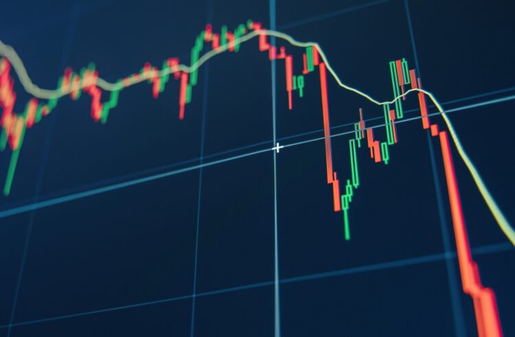 Bitcoin cai abaixo de $68K com liquidações massivas