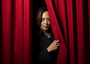 Bitcoin cai 6% na semana, com baleias vendendo e Harris liderando pesquisas